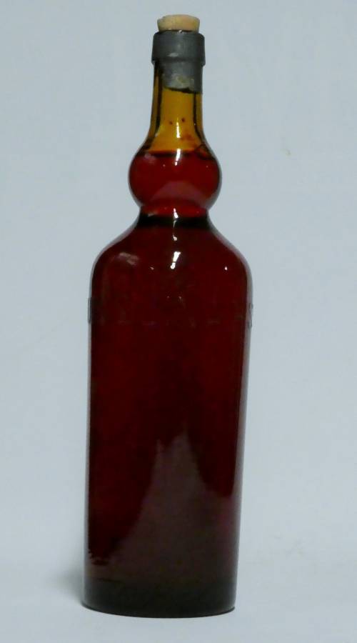 Bouteille de "Quinquina St-Raphaël"