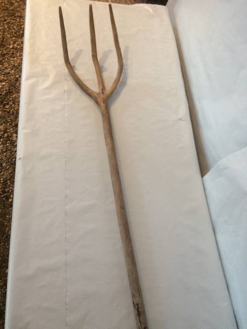 Fourche en bois à trois dents